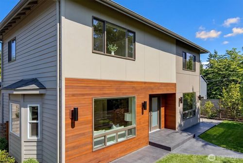 1725 Martin Luther King Jr Way, Seattle, WA, 98122-3133 | Card Image