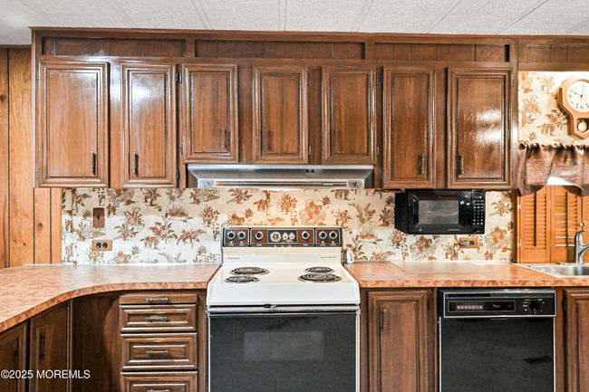 119 Village Rd, House other with 2 bedrooms, 1 bathrooms and null parking in Morganville NJ | Image 9