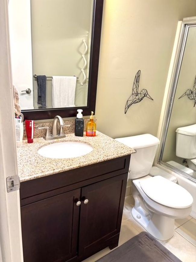 UNIT-82 - 32080 Grand River Ave, Condo with 2 bedrooms, 2 bathrooms and null parking in Farmington MI | Image 5
