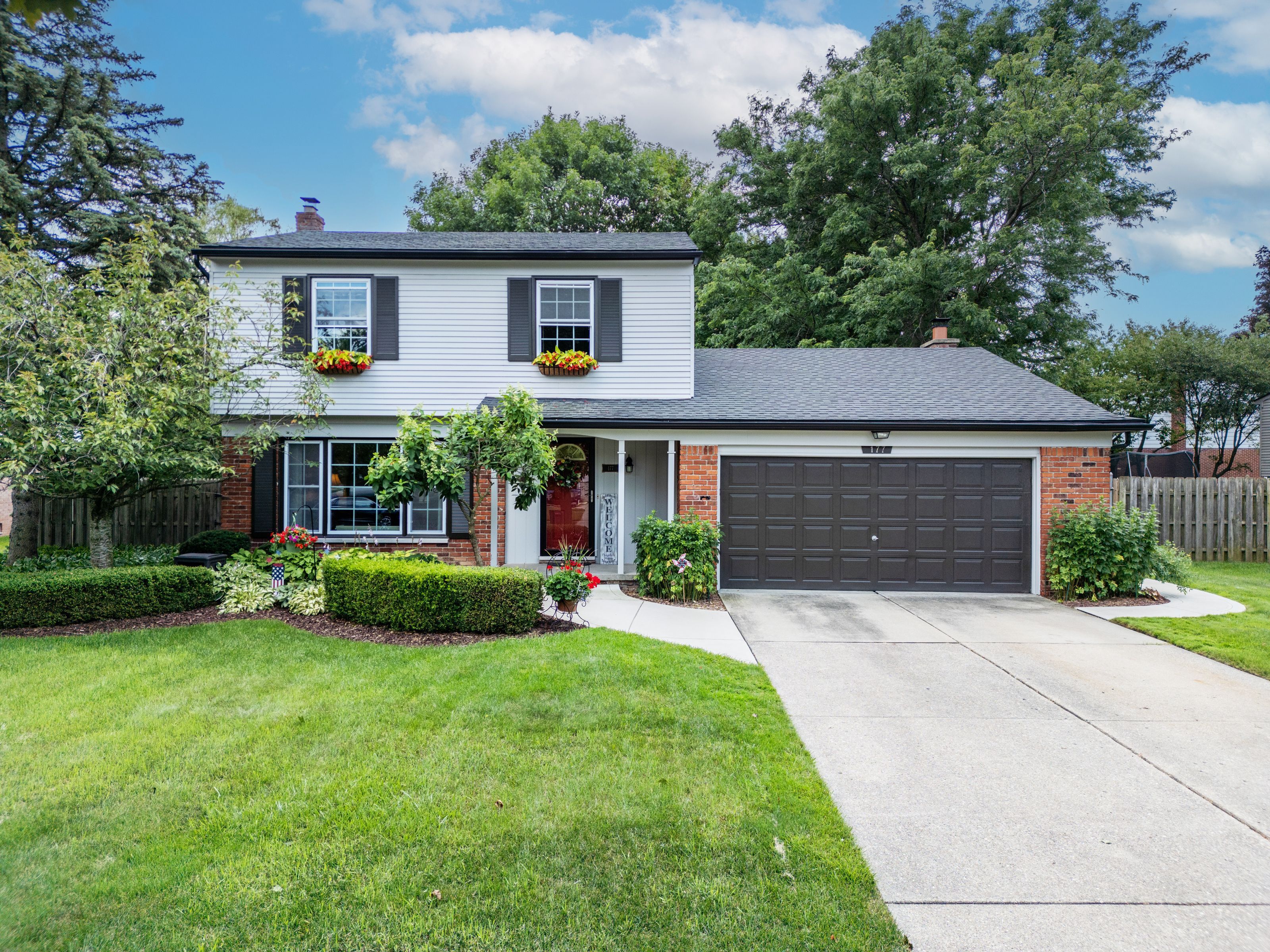 Miracle Dr, Troy, MI 48084