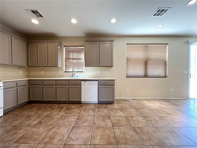 0 - 9681 Rolling Thunder Ave, House other with 4 bedrooms, 3 bathrooms and null parking in Las Vegas NV | Image 6