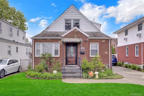 1312 Park Ave, New Hyde Park, NY, 11040-4251 | Card Image