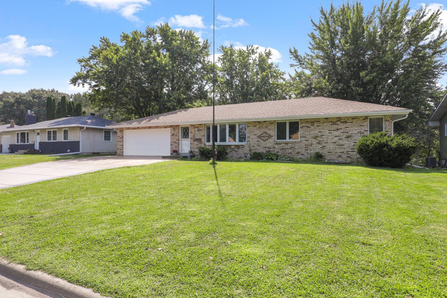 Rosewood Ave, Saint Paul, MN 55109