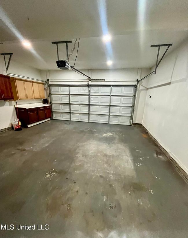 Garage | Image 32