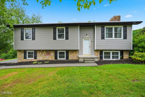 2805 Oak Cliff Ct, Johnson City, TN, 37601-1871 | Card Image