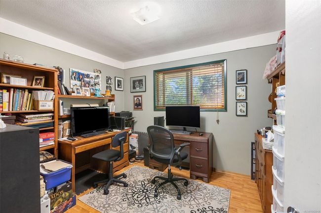6374 Oldfield Rd, House other with 5 bedrooms, 2 bathrooms and 4 parking in Central Saanich BC | Image 9