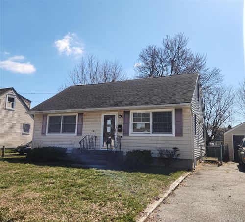 610 Bermuda Rd, West Babylon, NY, 11704-7208 | Card Image