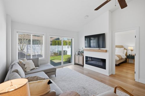 34-17516 4 Ave, Surrey, BC, V3Z0R9 | Card Image