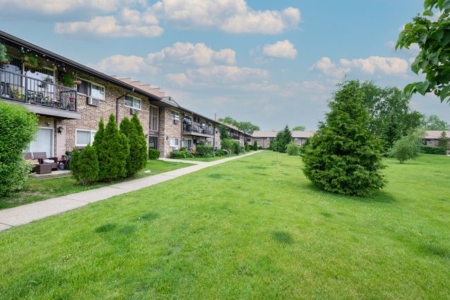 APT-208 - 808 E Old Willow Rd, Condo with 2 bedrooms, 2 bathrooms and 2 parking in Prospect Heights IL | Image 14