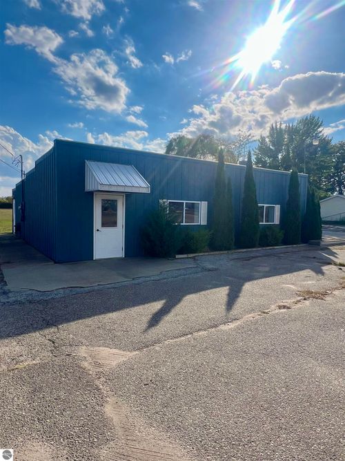 1126 E Center St, Ithaca, MI, 48847-1604 | Card Image