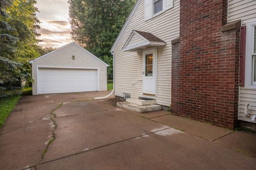 1114 N 1st Ave, Wausau, WI, 54401-2725 | Card Image