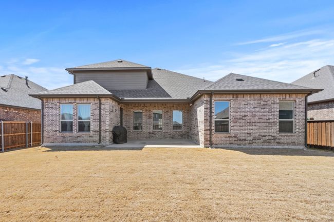 Pool Sized Backyard | Image 28