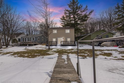 2705 Melvin Dr, Pinckney, MI, 48169 | Card Image