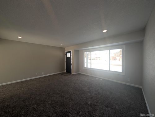 3349 Ridgecliffe Dr, Flint, MI, 48532-3736 | Card Image