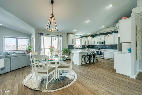 1901 Oregon Dr, Bismarck, ND, 58503-5311 | Card Image