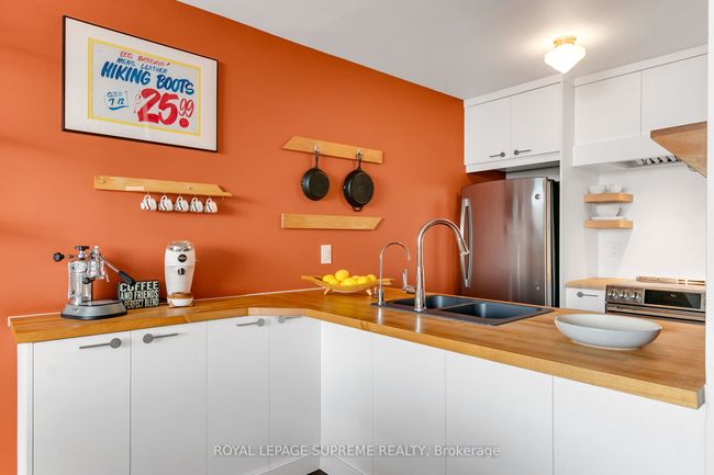 B - 475 Rogers Rd, Condo with 2 bedrooms, 2 bathrooms and 1 parking in York ON | Image 11