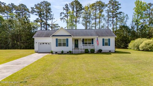 452 Woodland Dr, Swansboro, NC, 28584-9418 | Card Image