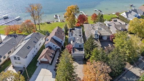 3217 Interlaken St, West Bloomfield, MI, 48323-1826 | Card Image