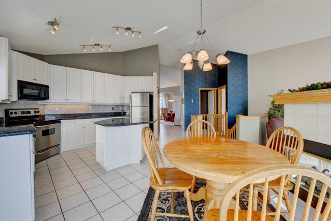 2281 Sirocco Drive Sw, Home with 3 bedrooms, 2 bathrooms and 4 parking in Calgary AB | Image 26