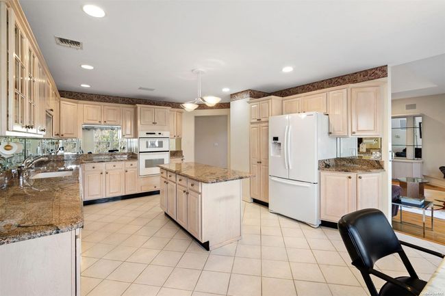 17 Sabrina Ct, House other with 4 bedrooms, 3 bathrooms and null parking in Dix Hills NY | Image 9