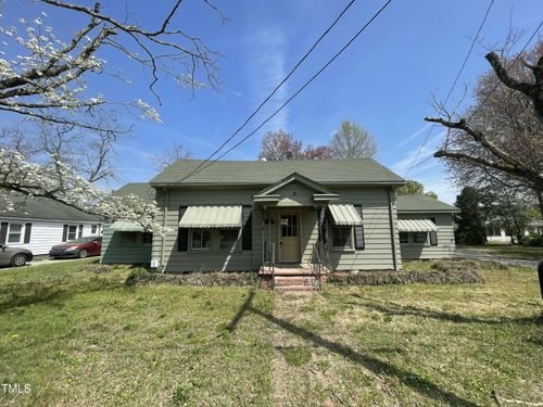 229 E 5th Ave, Red Springs, NC, 28377-1607 | Card Image