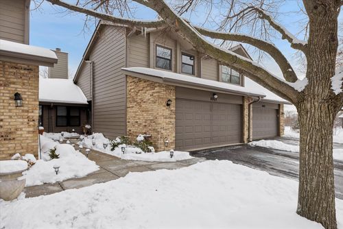 8065 Wildwood Ln, Darien, IL, 60561-5915 | Card Image