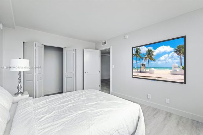 APT-305 - 137 Golden Isles Dr, Condo with 2 bedrooms, 2 bathrooms and null parking in Hallandale Beach FL | Image 10