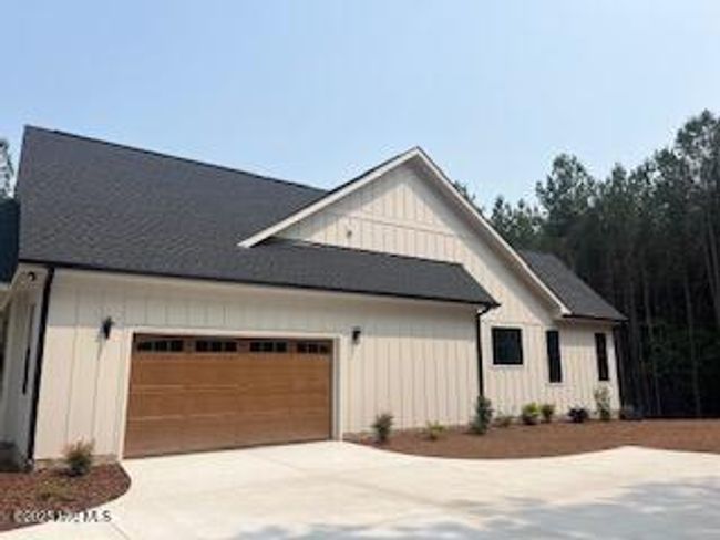 Side entrance garage & turn-around pad | Image 5