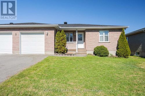 35 Sandfield Ave N, Alexandria, ON, K0C1A0 | Card Image