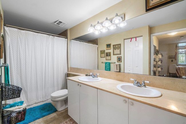 APT-201 - 804 E Windward Way, Condo with 3 bedrooms, 2 bathrooms and null parking in Lantana FL | Image 16