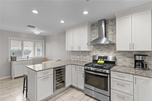 APT-5 - 400 Meshanticut Valley Pkwy, Condo with 2 bedrooms, 3 bathrooms and 2 parking in Cranston RI | Image 4
