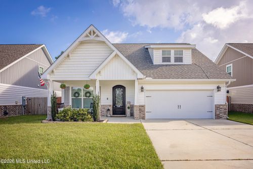 211 Madison Place Dr, Ocean Springs, MS, 39564-5962 | Card Image