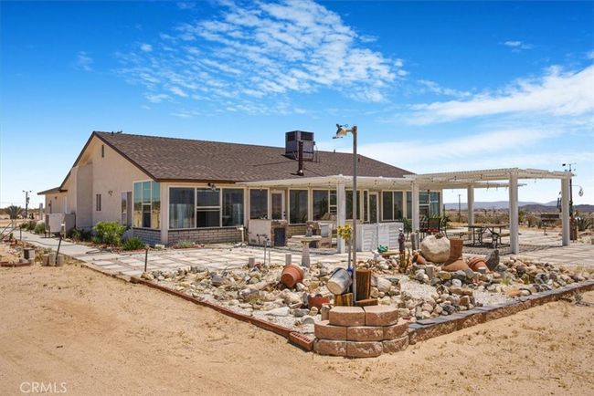 61975 Old Chisholm Trl, House other with 3 bedrooms, 3 bathrooms and 2 parking in Joshua Tree CA | Image 11