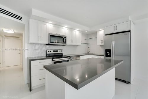 1222-6039 Collins Ave, Miami Beach, FL, 33140-2253 | Card Image