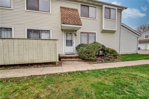 a-5542 Bretton Ct, Willoughby, OH, 44094-3202 | Card Image