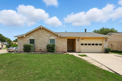 2106 Sheriff Dr, Grand Prairie, TX, 75051-4112 | Card Image