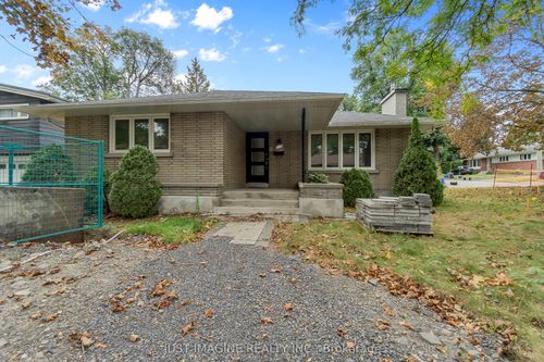 286 Clare St, Ottawa, ON, K1Z7E4 | Card Image
