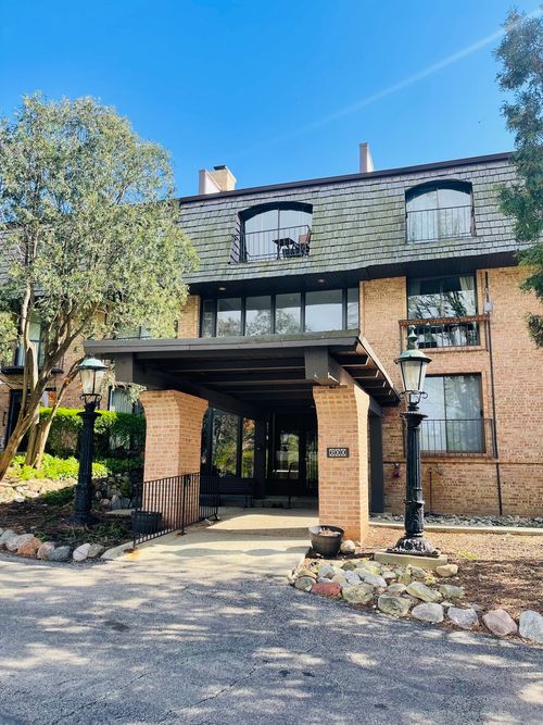 210-600 Russell St, Barrington, IL, 60010-4164 | Card Image