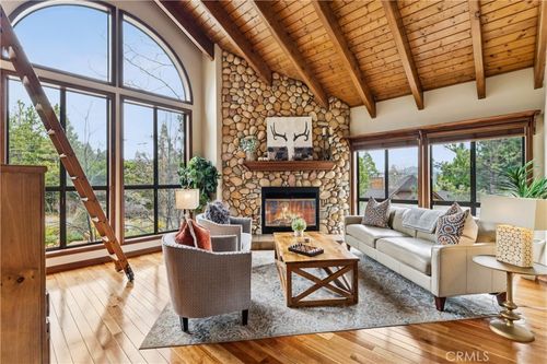 892 Nadelhorn Dr, Lake Arrowhead, CA, 92352 | Card Image