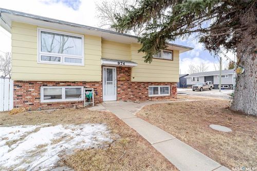974 Hawthorne Cres, Moose Jaw, SK, S6H6T6 | Card Image