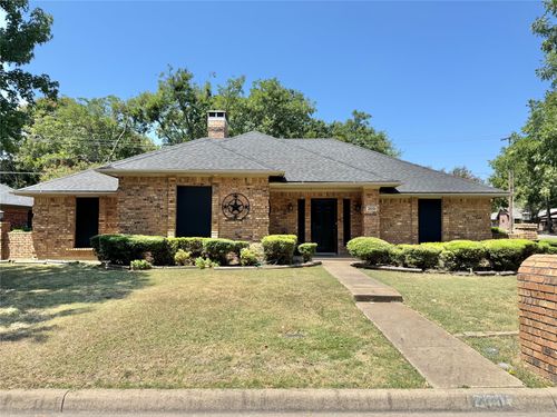 2031 Pecan St, Bonham, TX, 75418-2739 | Card Image