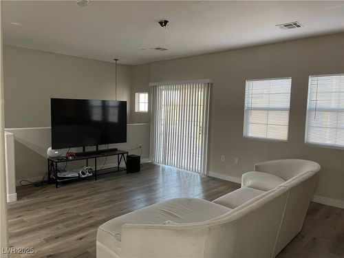 unit-3-5985 Nuevo Leon St, North Las Vegas, NV, 89031-4115 | Card Image