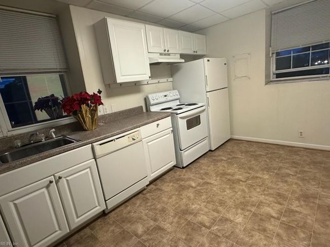APT-7 - 1005 Colonial Ave, House attached with 1 bedrooms, 1 bathrooms and null parking in Norfolk VA | Image 9