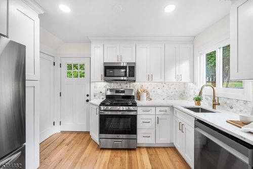29 Hromiak Ter, Woodland Park, NJ, 07424-2687 | Card Image