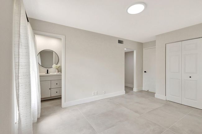 733 Nantucket Cir, Condo with 2 bedrooms, 2 bathrooms and null parking in Lake Worth FL | Image 17