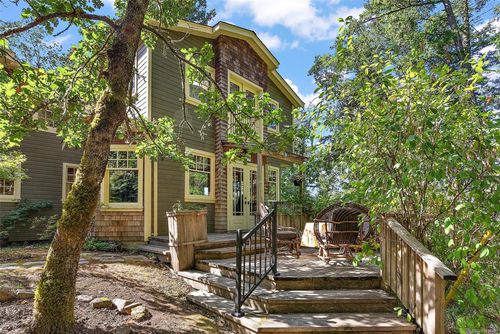 800 Bardsey Lane, Central Saanich, BC, V8M1S4 | Card Image