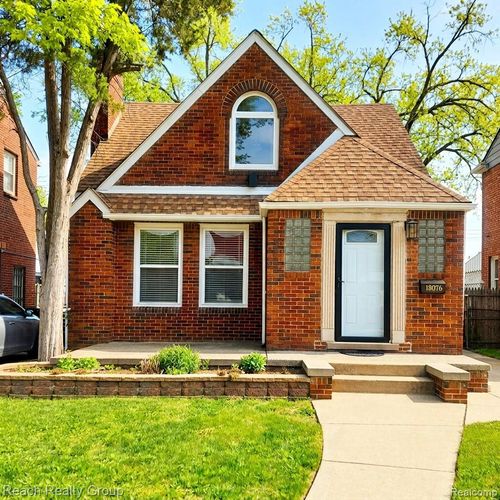 18076 Washburn St, Detroit, MI, 48221-2443 | Card Image