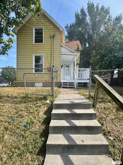 201 S Howell St, Davenport, IA, 52802-1820 | Card Image