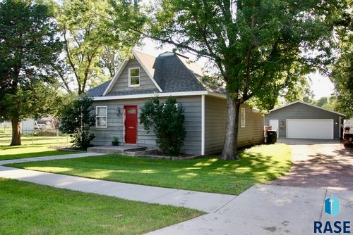 405 S 2nd Ave, Brandon, SD, 57005-1259 | Card Image