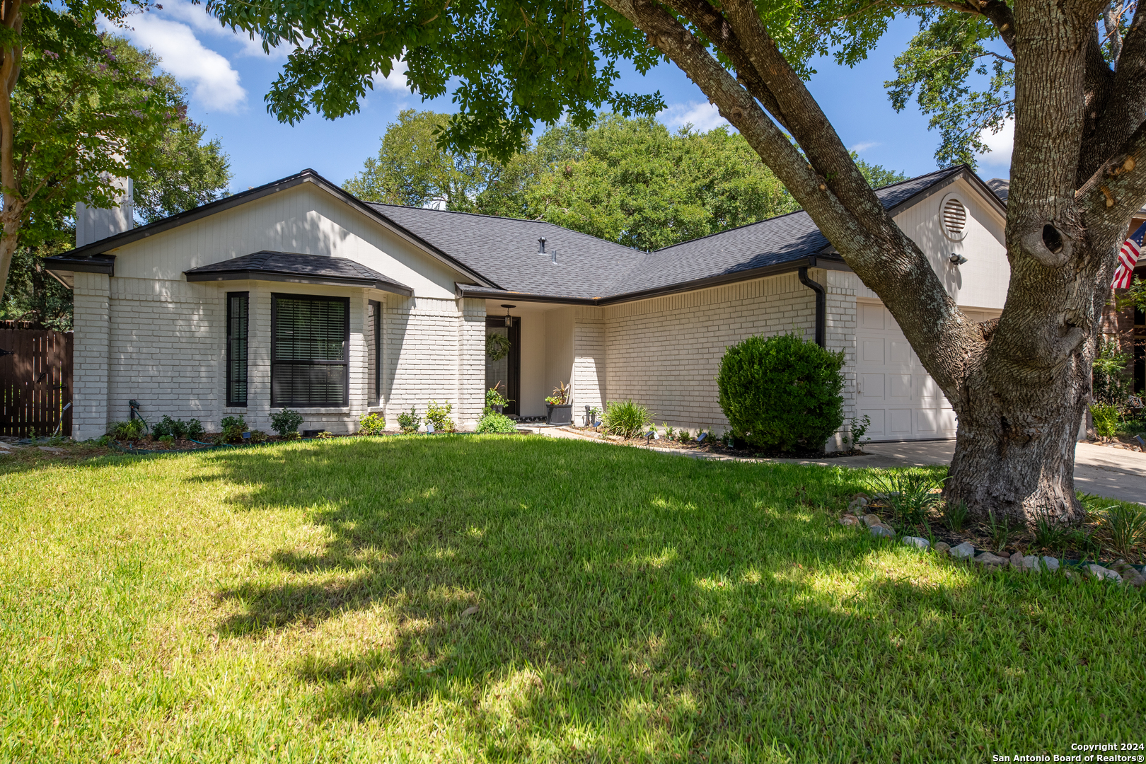 Hidden Grove Ln, Schertz, TX 78154